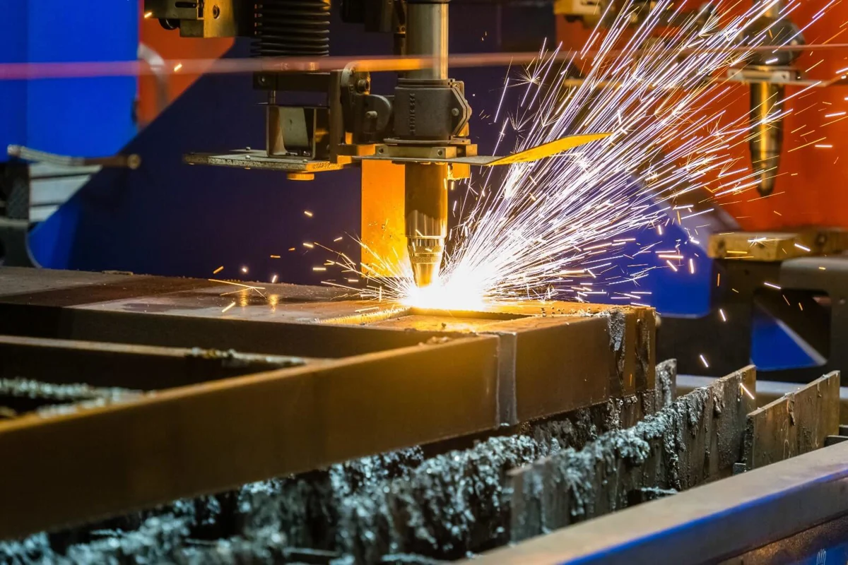 Metal İşleme Makinası Satın Alma Rehberi: Sıfır ve İkinci El Fiber Lazer, Abkant ve CNC Torna