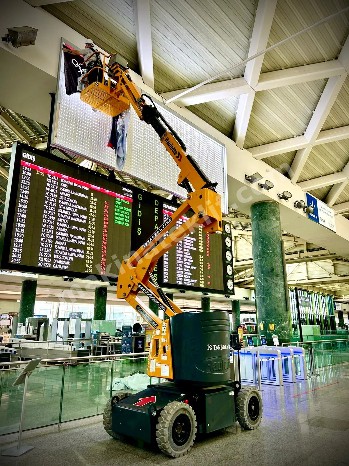 Haulotte Sigma 16 PRO – 16-Meter Battery-Powered Articulated Boom Lift Rental