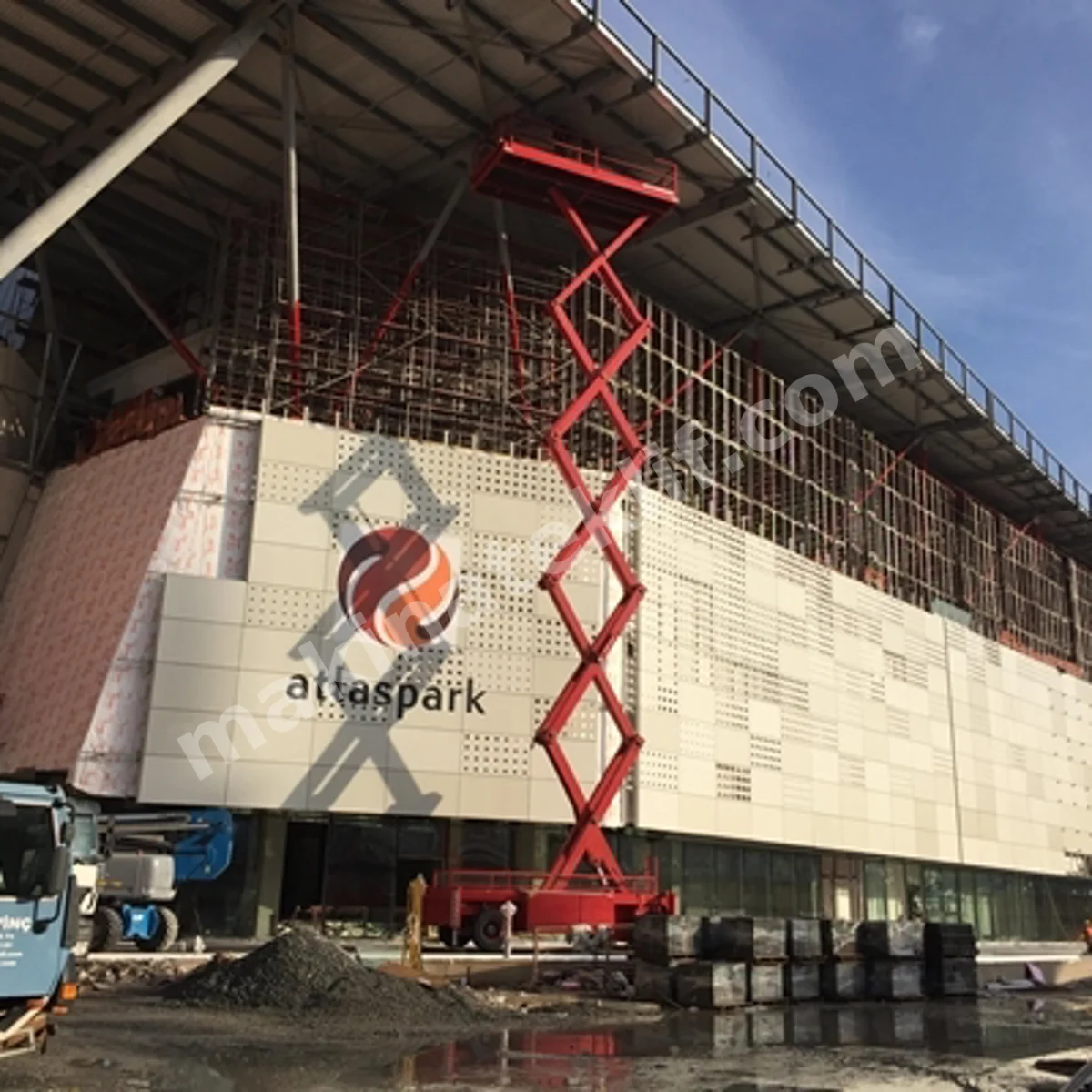 Holland Lift M-250dl27 28m Dizel Makaslı Platform