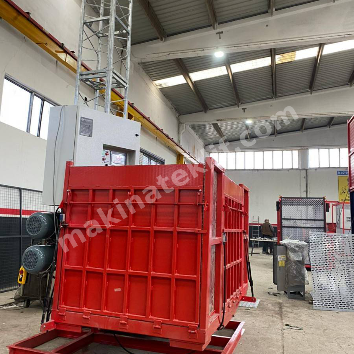 1500DH Personnel and Goods Elevator (Open Cabin)