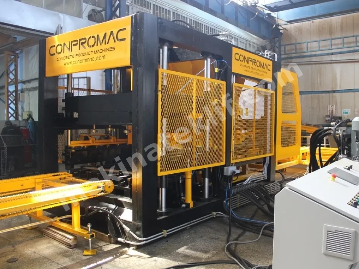 Cb-12 Seri Üretim İçin Tek Bunkerli Bims Ve Beton Blok Makinası