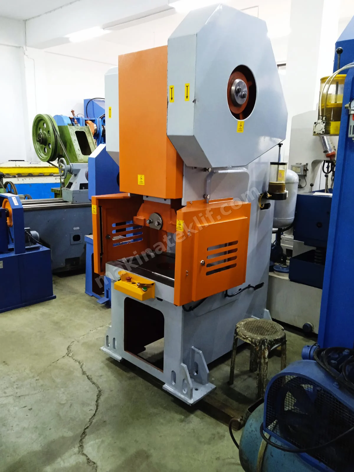 60-Ton Pneumatic-Clutch Eccentric Press (Occupational Safety) – Full, Ready for Immediate Delivery